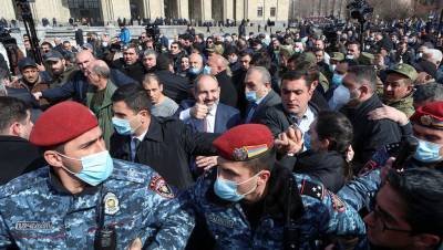 Оппозиция Армении развернет палатки у здания парламента республики