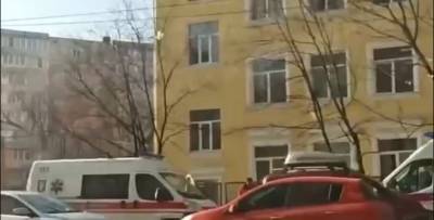 В Киеве в лицее 208 по улице Туманяна, 2 из окна выпрыгнул подросток, видео - ТЕЛЕГРАФ