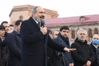 Пашинян приказал военным заниматься своим делом - защищать границы Армении