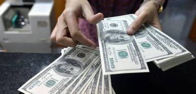 Украинцы продают валюту онлайн активнее, чем покупают — Нацбанк