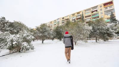 Снегопад и гололедица в Баку: за два дня госпитализированы 65 человек