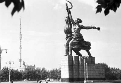 Зачем Сталин тайно осматривал памятник «Рабочий и колхозница»