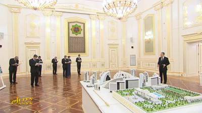 В хякимлике Ашхабада Бердымухамедову показали грандиозные планы застройки столицы