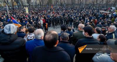 Внеочередное заседание парламента Армении сорвалось
