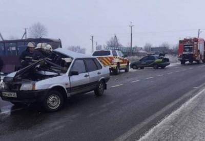 В Харьковской области столкнулись автобус и легковушка, погибли два человека