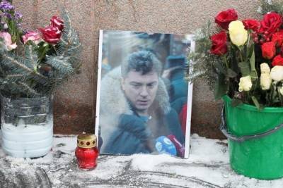 Мемориал на месте убийства Немцова снова разрушили