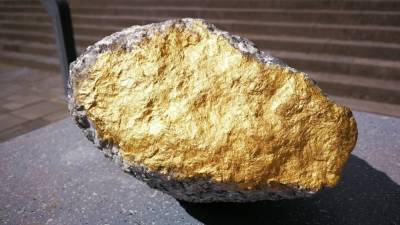 Обвал нелегальной золотой шахты в Индонезии унес жизни шести человек
