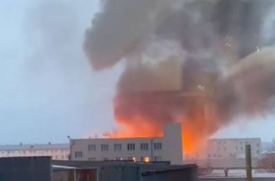 Масштабный пожар в Харькове: горит здание в районе завода