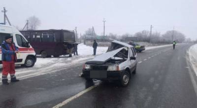 На Харьковщине автомобиль протаранил маршрутку с пассажирами