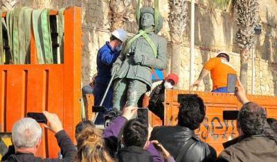 Испанцы уничтожили последний памятник диктатору Франко