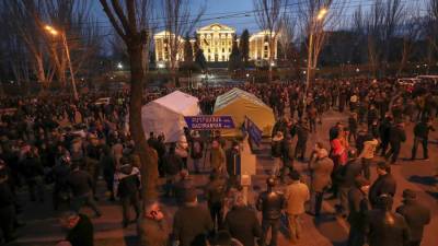 Протестующие начали расставлять палатки в центре Еревана
