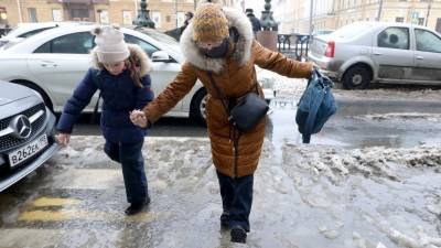 «Температурные качели» превратили Петербург в ледовую арену