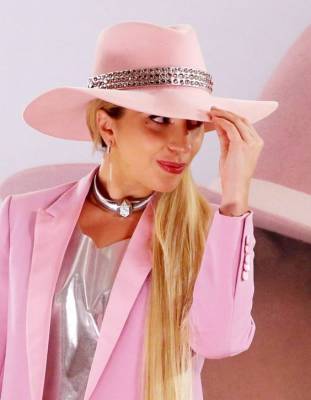 Мода по-итальянски: Леди Гага восхитила поклонников своим ярким образом в Риме