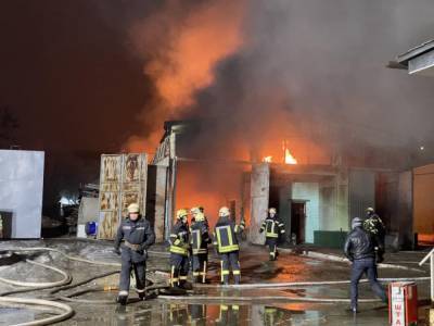У Харькове локализовали пожар возле завода