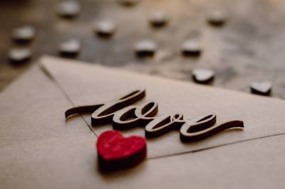 Лучший способ выразить чувства: 6 правил, чтобы написать незабываемое любовное письмо