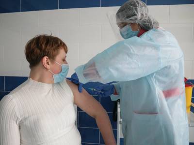 Украинских военнослужащих в зоне ООС начнут вакцинировать от коронавируса 26 февраля