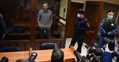В ОНК подтвердили, что Навального этапировали в колонию