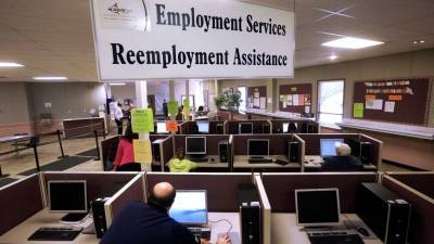 Число обращений за пособием по безработице в США снизилось до трехмесячного минимума