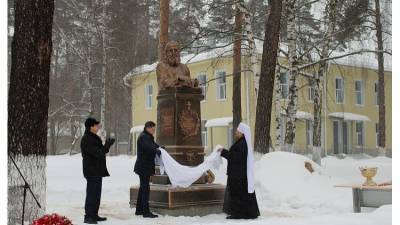 В Московской области врачей отблагодарили памятником Святителю Луке