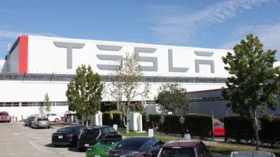 Фирма Tesla остановила один свой завод