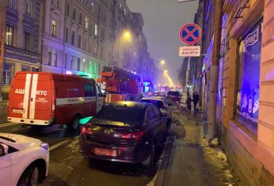 Два десятка человек эвакуированы из-за пожара в Петербурге