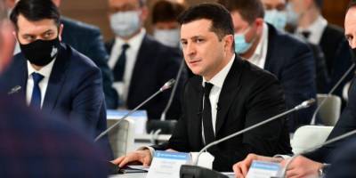 «Народ не доверяет судам». В Украине судебная система доказала свою непригодность — Зеленский