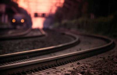 В Одесі 13-річна дівчинка загинула під колесами потяга. Поліція підозрює, що це самогубство