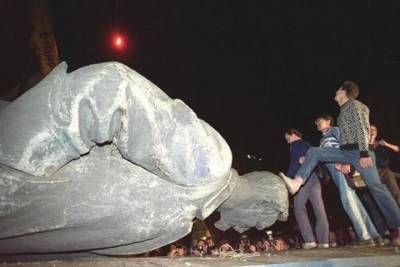 Более 200 тыс. жителей Москвы проголосовали за установку памятника на Лубянке