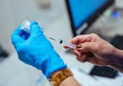 В Украине уже вакцинировали от коронавируса 1338 человек