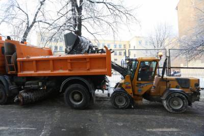 В Смольном определились со сроками вывоза всего снега с улиц Петербурга