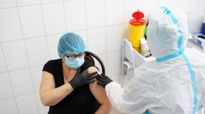 В МОЗ озвучили число вакцинированных на второй день вакцинации
