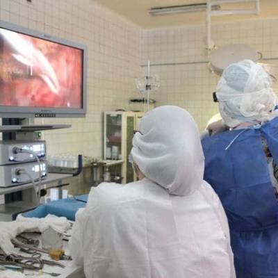 Хирурги кузбасской больницы начали проводить операции в 3D-очках