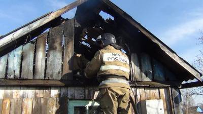 Два человека стали жертвами пожара в жилом доме в ЕАО