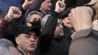 Новый виток политического кризиса в Армении: призывы к сдержанности