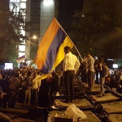 Ереван: Противники Пашиняна провели ночь в палаточном лагере