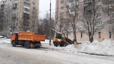 Полный вывоз снега с улиц Петербурга ожидается за две недели
