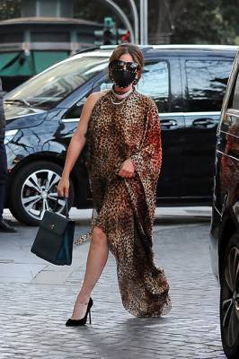 Леди Гага примерила на съемки леопарда