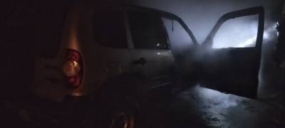 В Карелии спасатели потушили вспыхнувший автомобиль (ФОТО)