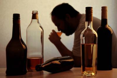 Из-за пандемии в мире обострилась проблема алкоголизма