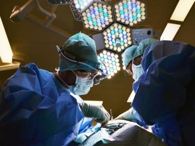 Челябинские хирурги провели сложную операцию на сонной артерии