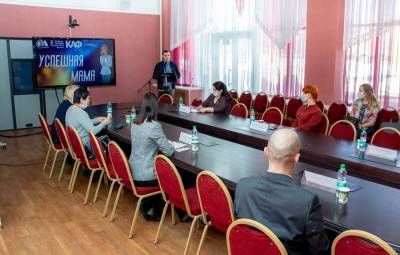 В Южно-Сахалинске провели круглый стол в рамках проекта "Успешная мама"