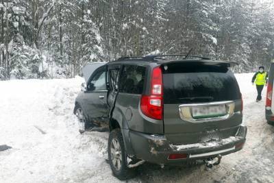 Автомобиль вынесло на «встречку» на подъезде к Петрозаводску
