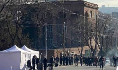 Протесты в Армении набирают обороты, США предостерегают от насилия: фото, видео