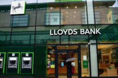 Квартальная доналоговая прибыль Lloyds упала почти в 2 раза, но оказалась лучше прогнозов