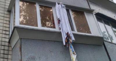 Спускался на простынях из окна: в Умани с 4-го этажа упал 12-летний мальчик