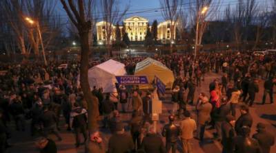 Протесты в Ереване: У парламента Армении протестующие установили палатки