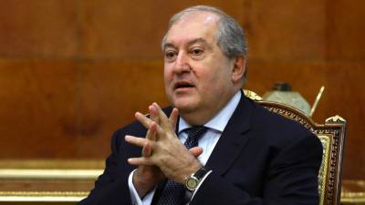 Президент Армении намерен встретиться с начальником Генштаба ВС