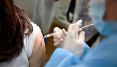 В Украине появились первые жалобы на самочувствие после вакцинации от Covid-19