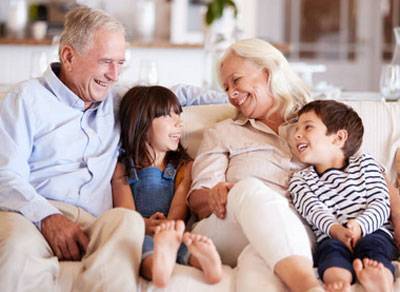 Бабушки и дедушки бывают разные: психолог выделила 3 модели взаимодействия старшего поколения с детьми