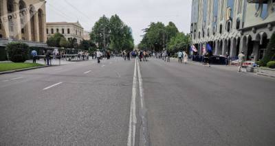 Центральный проспект Тбилиси перекрыт: оппозиция начала свое шествие